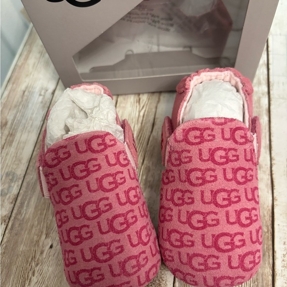 UGG Roos Baby Girl Crib Booties Logo Print Pink Size 4/5 - Picture 6 of 8